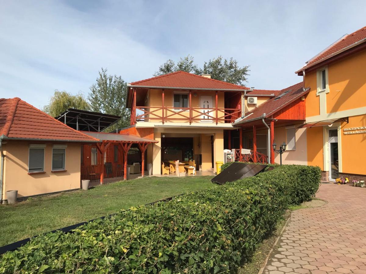 To- Party Panorama Panzio & Wellness Hotel Kiszombor Exterior foto